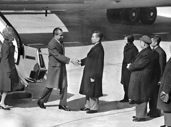 周总理迎接尼克松