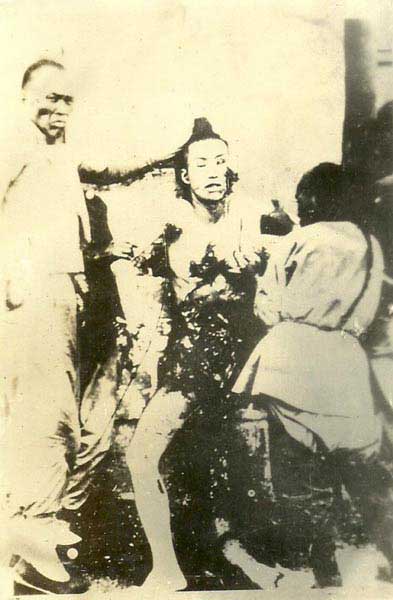 散发的吴樾照片