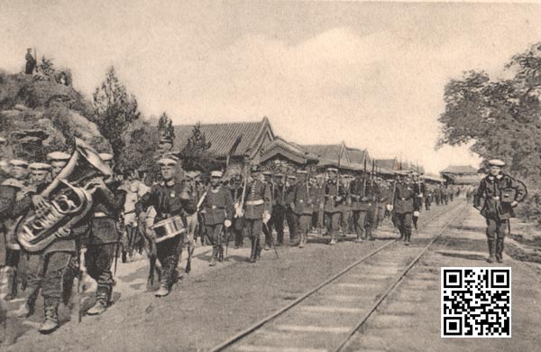 在中南海小铁路旁进行的阅兵