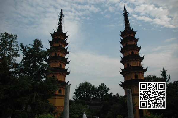 自北向南看双塔